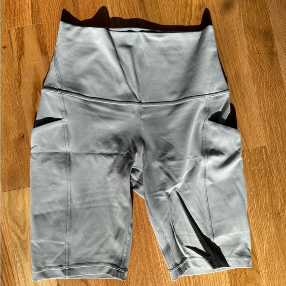 Lululemon align short with pockets - Picture 2 of 4